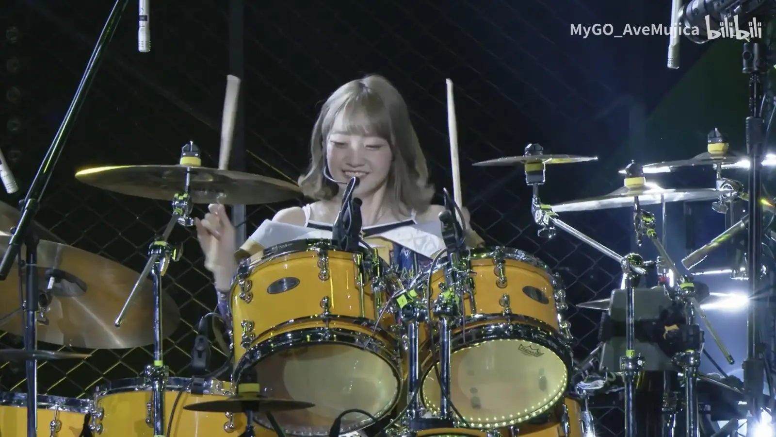 桥儿:打鼓真开心