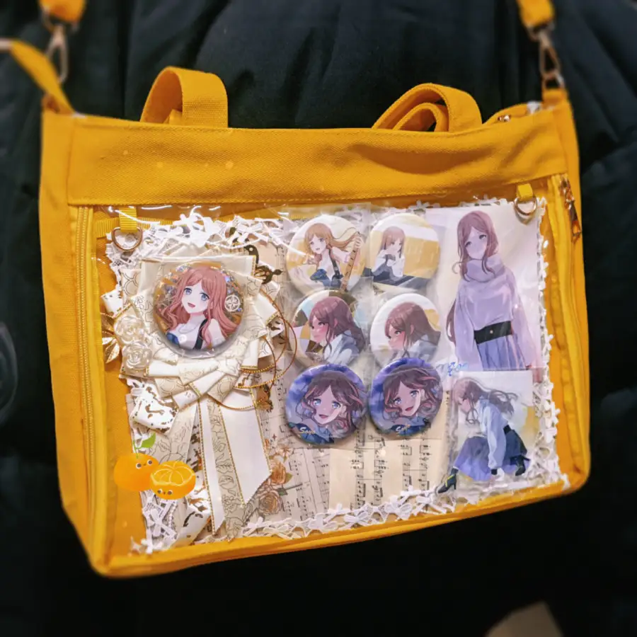 还差两个吧唧和一点小花