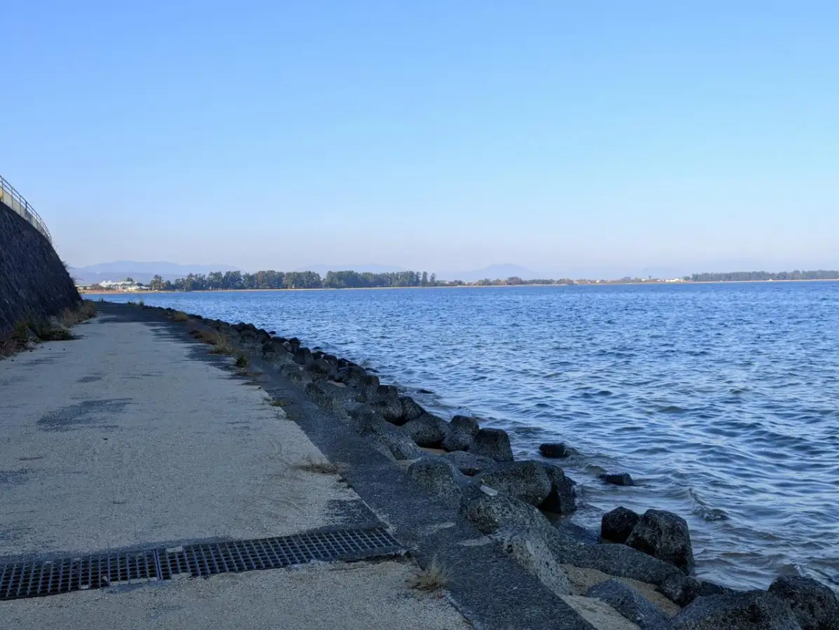 湖水也是很干净